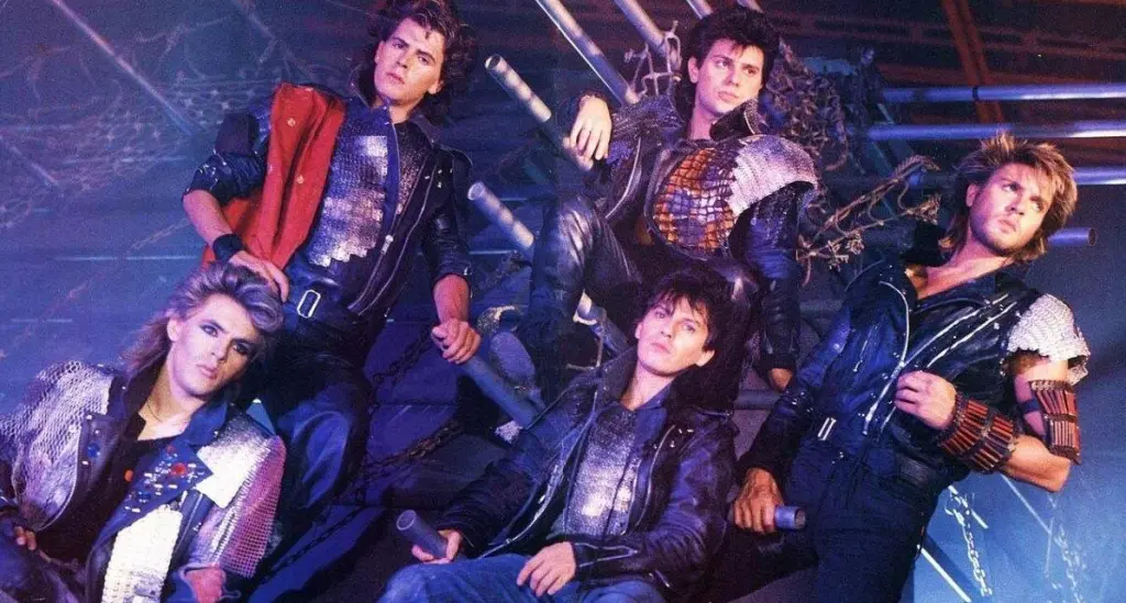 Imagem relacionada a Garotos Selvagens virou a faísca literária por trás do rock rebelde